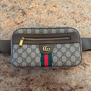 Bumbag Supreme Belt Bag with Red and Green Accents